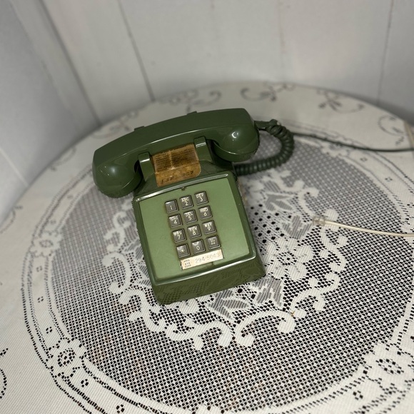 Vintage Avocado Green Rotary Phone - Picture 6 of 6